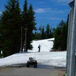 プール横もゲレンデ