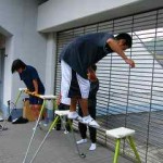 頭を抱えるのでは練習です