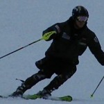 一見良いフォームですが、力がスキーに伝わっていません 一見良いフォームですが、力がスキーに伝わっていません