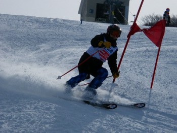 急斜面を果敢に攻めています