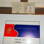 オリンピック表彰状の上にあるタカの免許証