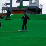 膝を曲げてのジャンプは後方に飛び、トップが上がってしまいます