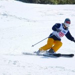 スキーのトップから雪面を切っています◎