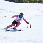 右肩を下げて外足荷重を保っています◎