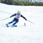 少しシェーレンしているのは重心が両スキーの内側にあるからです