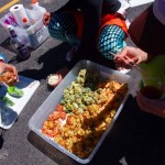 かき揚げやスィートポテト、マッシュルームなどの天ぷらを入れて…