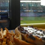 ステーキドッグのディナーをしながらのVIPな大リーグ観戦