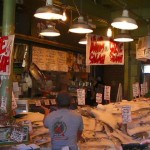 魚が飛ぶ有名なパイププレイスマーケット見学