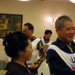 すました顔でつけたヒデさん。後ろはコビー