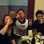 Vサインのブルーに萌◎選手、渡◎選手 Vサインのブルーに萌◎選手、渡◎選手