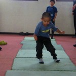 外足首はブロックしていますが…下を向きすぎです