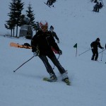 内足に乗った内倒で、外スキーが浮いていました