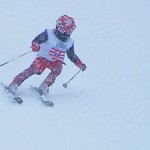 スピードに負けないように腕を前に出しましょう