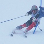 真っ直ぐに当たっているので、もっと上から入りましょう