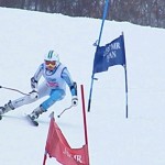 片斜面の通り方の理想です。左ターンを早く仕上げ、上体が次のターンに向けています◎