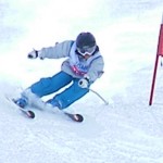 右肩と腕が引けてしまうのは右腰の折れが原因です 右肩と腕が引けてしまうのは右腰の折れが原因です