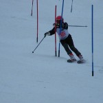 無理に当たりに行っているのでストレート内傾です