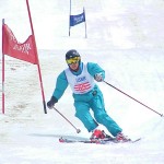 スタンスが狭くなるクセが出ていますのでイメージトレーニングで直しましょう