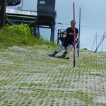 グッドポジションです。スキーが後ろから入りつつあります△