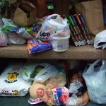 ３回目の買い出しも車からあふれんばかりの食材等