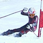 「頭がかゆ～い」ので右手を挙げているのでは無いですよ！