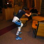 上体のつぶれと膝の曲がりに注目して下さい