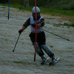 内傾角が浅く、右腰が引けているので内膝の絞りが少ないフォーム△ 内傾角が浅く、右腰が引けているので内膝の絞りが少ないフォーム△