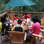 ジュニアのテーブルはにぎやか ジュニアのテーブルはにぎやか