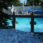 可愛く美しいビキニの女性