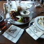 テインバーのバーで打ち合わせ。チーズフォンデュが美味しかった♪