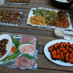 お刺身四皿、ジュニア手作りの焼き鳥と握り寿司、天ぷらと盛りだくさん