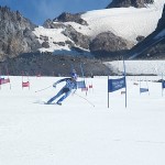 広大な急斜面を果敢に攻めている親子