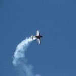 青空に映える「曲芸飛行」