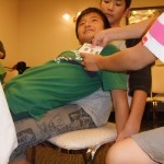 おもちゃになっている佳◎選手と大◎兄ちゃん