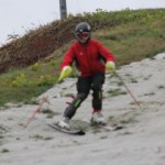 左ターンはトップが開き、ポールプラントしていません