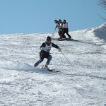 左ターンは右膝が曲がる為、腰が落ちてしまいます