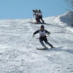 しっかりと左膝の絞りが出来ている右ターン◎