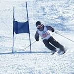 固く急な斜面を両膝の同時操作で良く滑ってきました◎