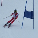 スキーの方向が回っていません。もっと上から回しましょう