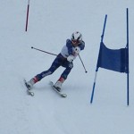 内スキーに重心をのせていませんが、外膝の絞りは◎