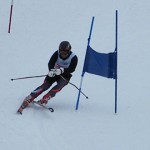 しっかり外足に乗っていますが、板をたわませてみましょう