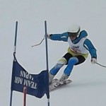 ここで腰を折らずに左腰からターンに入れるとモアベター