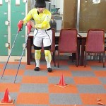 直立姿勢からスキーをイメージしてターンする練習