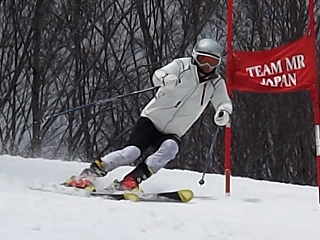 急斜面の入り口なのに素晴らしい前傾フォーム◎ 急斜面の入り口なのに素晴らしい前傾フォーム◎