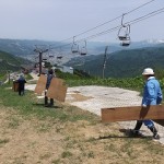 ベニヤや板を何十枚も使いました