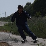 理想的なアンギュレーションとパワーライン(ターン内肩→外腰→足首→絞った膝→スキー靴の拇指球)