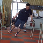 椅子の補助つきでも…内倒？