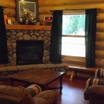 ダンロにあたりながら休憩中