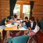 誰でしょう?　一人だけ　ゲーム　しているのは・・・