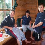 ステテコのプレゼントに笑顔のクリスコーチ